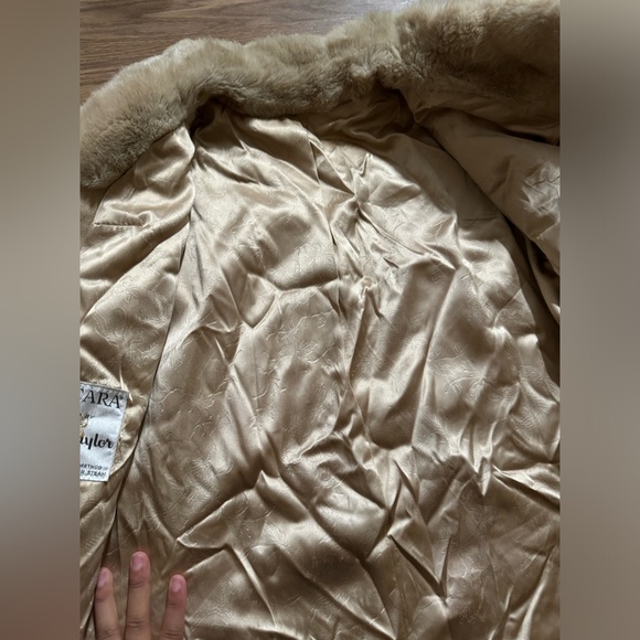 Mincara styled by Russel Taylor Coat - Picture 8 of 9